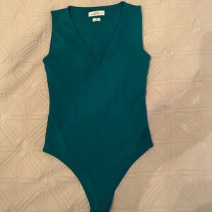 Aritiza contour body suit (never worn but tags removed)
